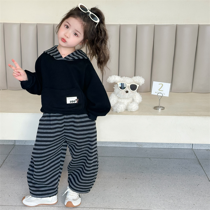 女童秋装套装洋气新款儿童休闲连帽卫衣两件套女宝春秋宽松条纹裤