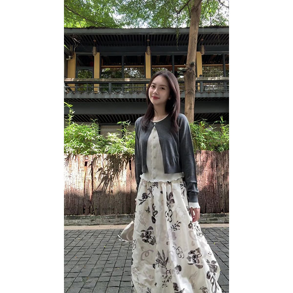 简约学院风设计感撞色假两件针织衫女2025年新款半身裙时尚两件套