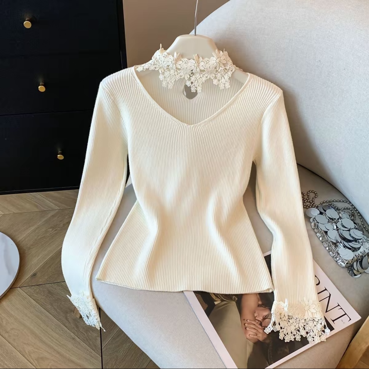 黑色V领蕾丝拼接长袖针织打底衫女25秋冬新款气质修身内搭上衣潮