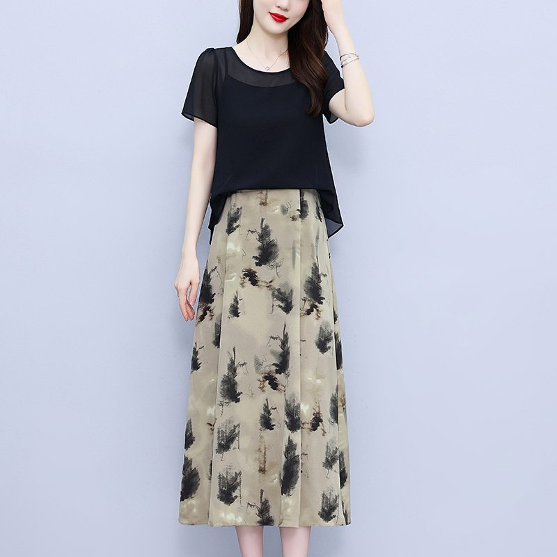 拼接假两件真丝碎花连衣裙女夏短袖中长款修身显瘦减龄洋气质裙子