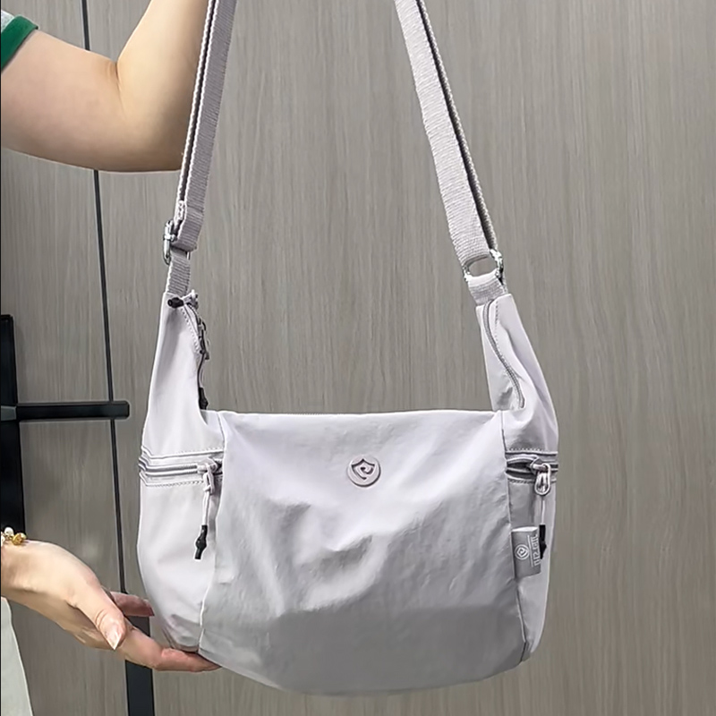 时尚轻便大容量尼龙布包2025新款简约百搭单肩包女休闲百搭斜挎包