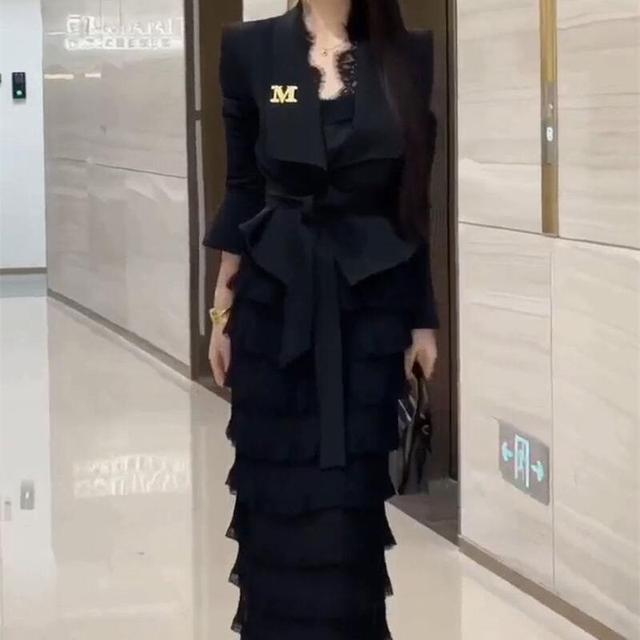2025年早秋网红新款时尚高端气质设计感翻领外套+飘纱半裙套装女