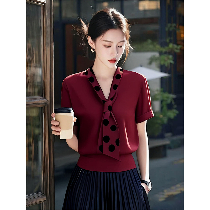 轻熟气质设计感红色短袖T恤2025年女装春夏新款高级感系带上衣