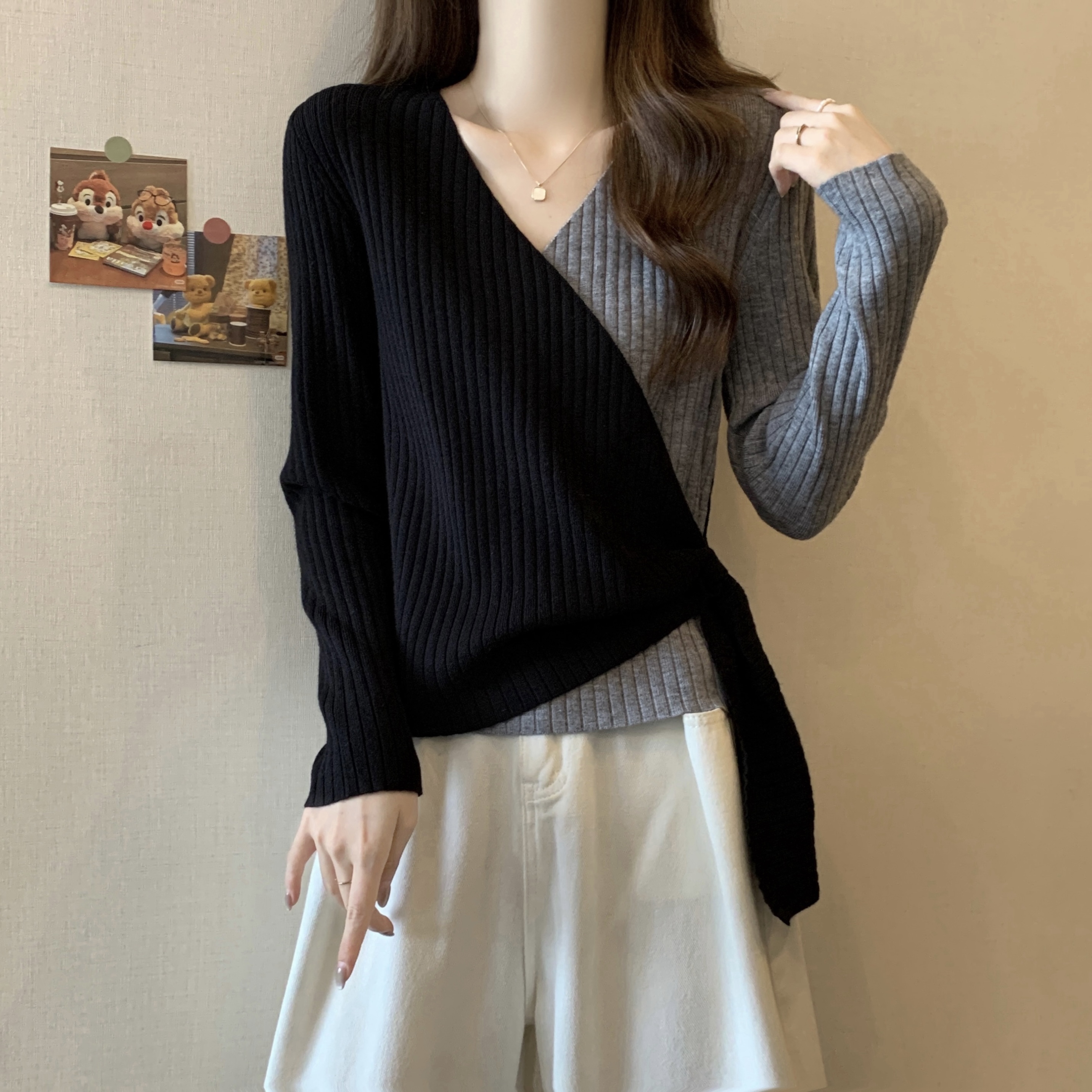 高级感撞色V领针织衫毛衣女早秋季大码胖mm不规则收腰打底衫上衣