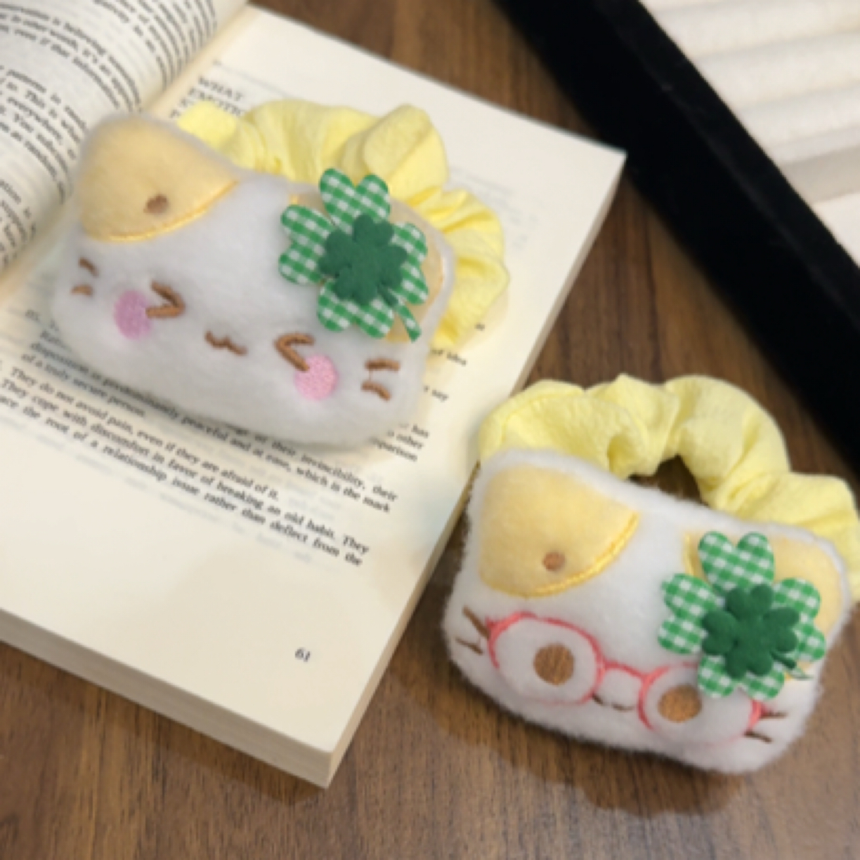 可爱奶黄色四叶草幸运猫咪大肠发圈甜美软萌女孩马尾发绳发饰