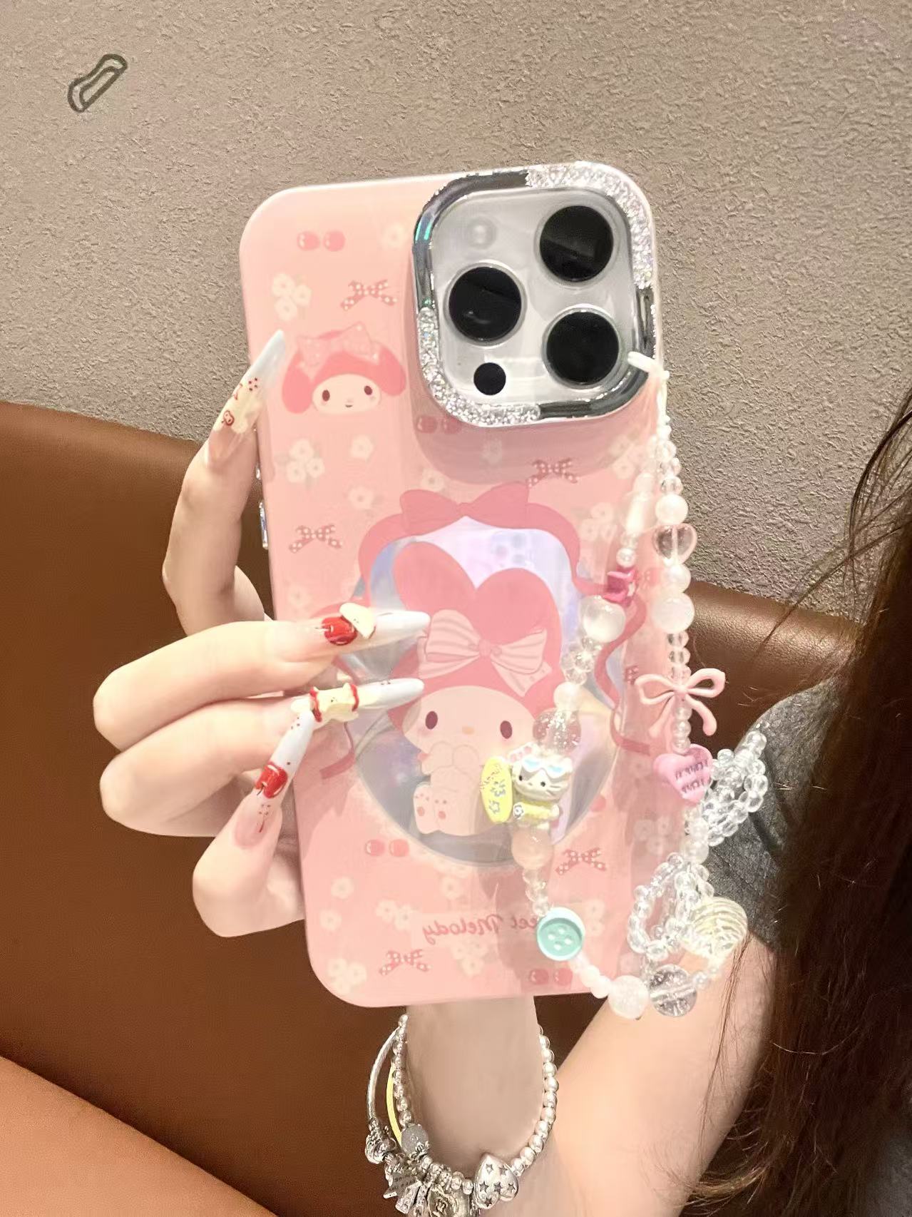 卡通可爱美乐蒂绸缎纹壳适用苹果16/15/14/13防摔手机壳