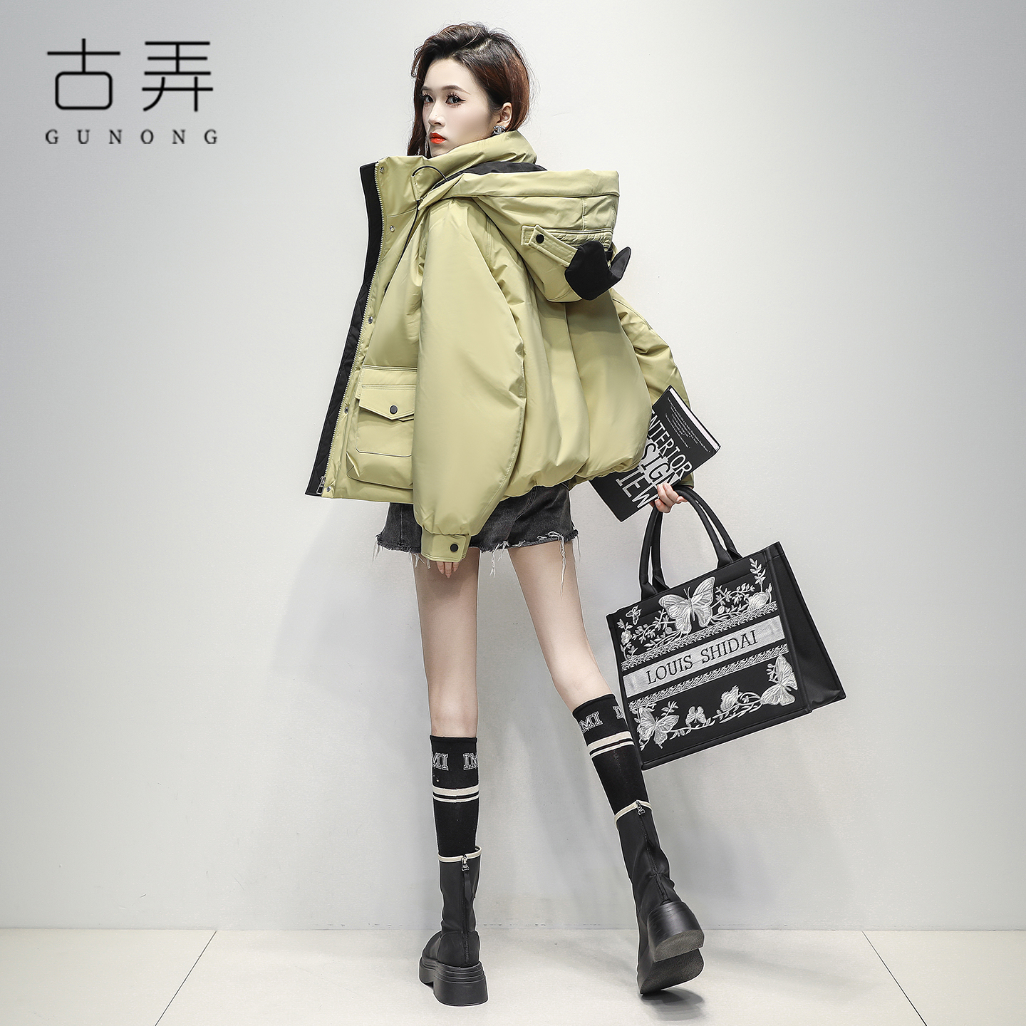 时尚短款工装口袋羽绒服女冬季新款2025户外保暖派克服防寒外套潮