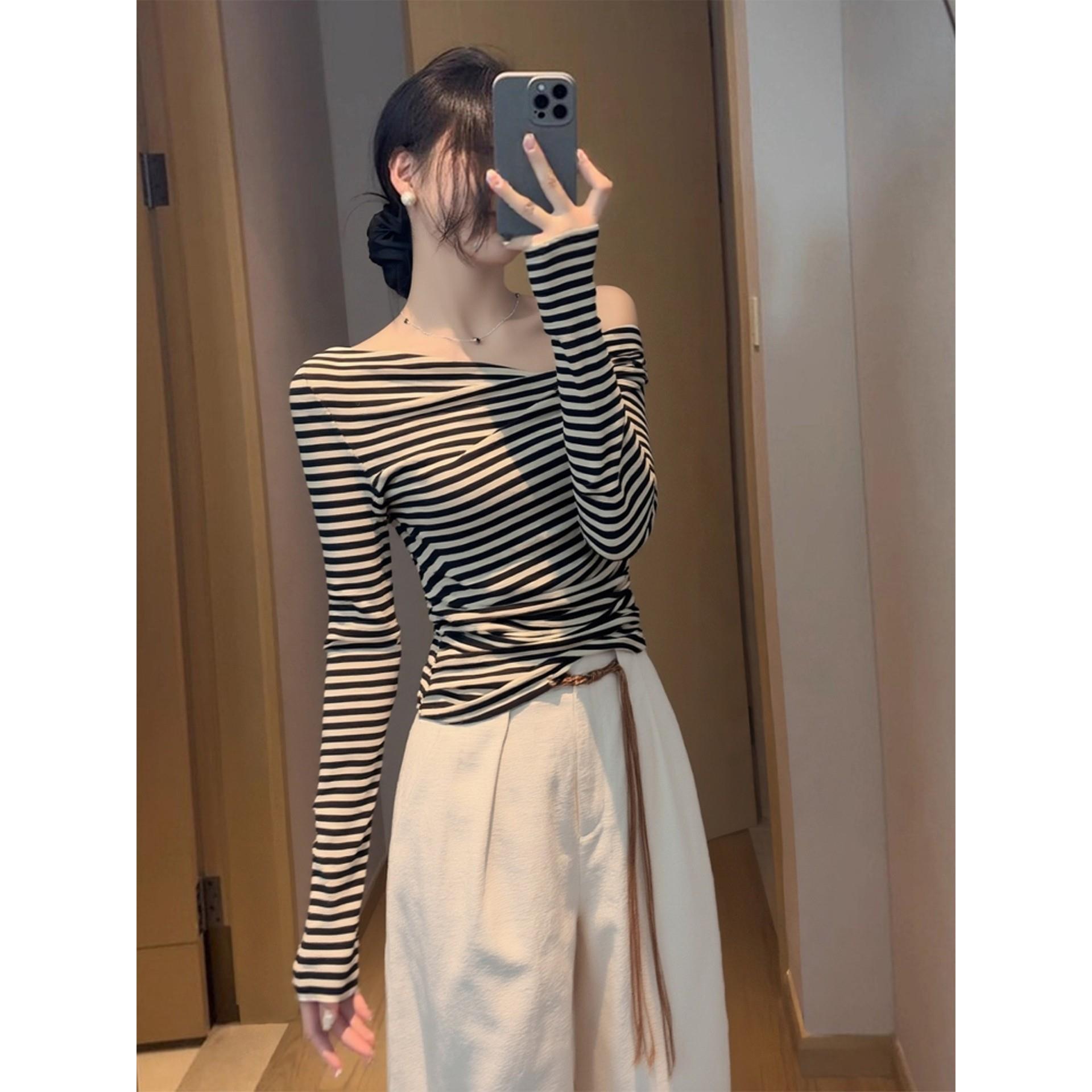 早秋绝美巨好看的小上衣韩系漂亮高级感独特别致轻熟条纹露肩T恤