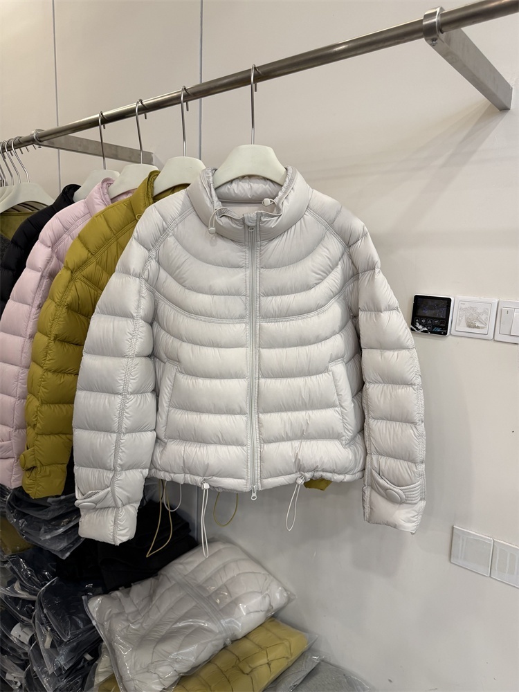 2025冬季新款泡芙排骨羽绒服女短款外套宽松立领小个子白鸭绒上衣