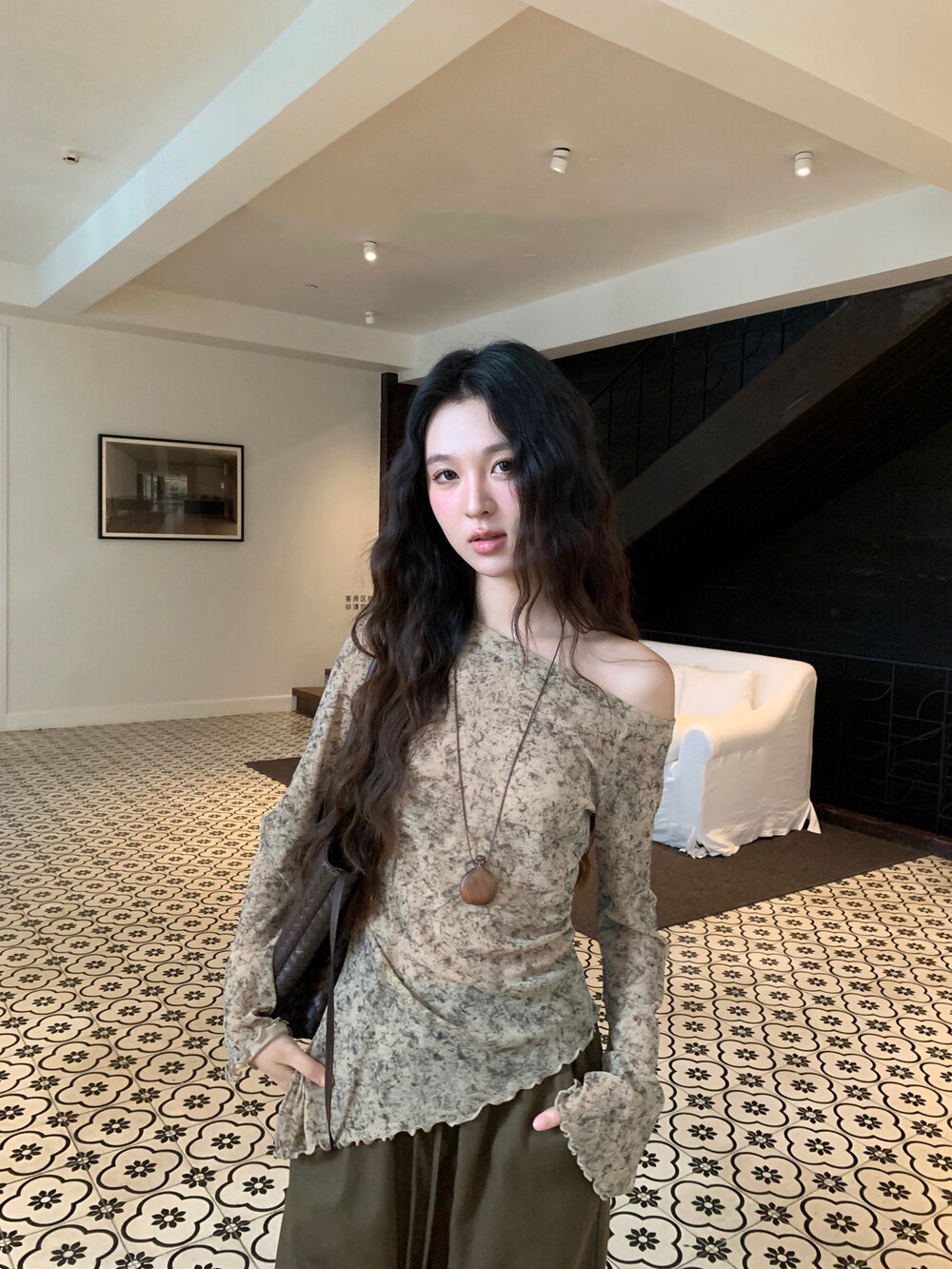 秋季新款时尚气质碎花斜肩小衫显瘦晕染不规则网纱长袖上衣