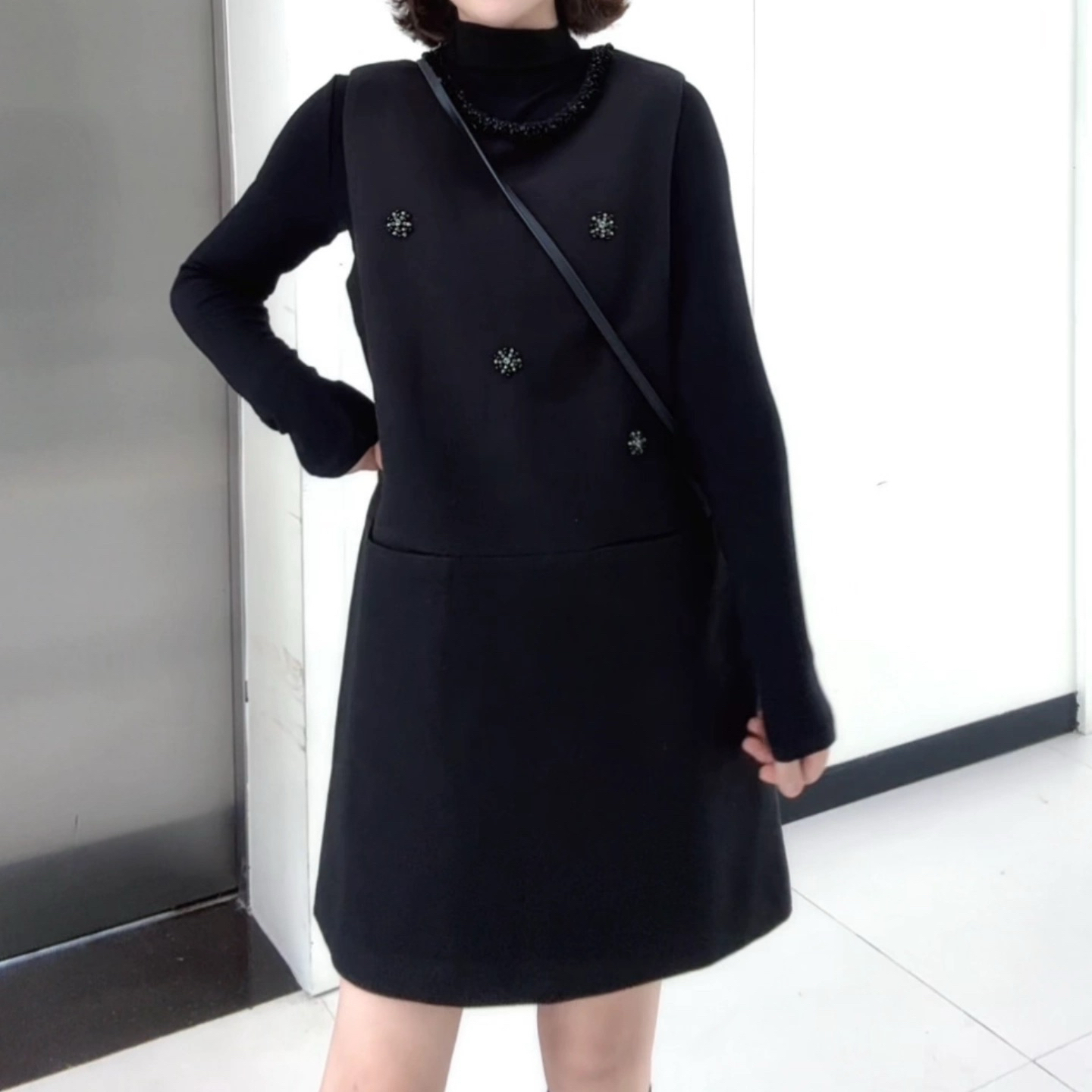 楠楠冬季新款小香风时尚重工手缝钉珠显瘦遮肉减龄中长裙俩件套