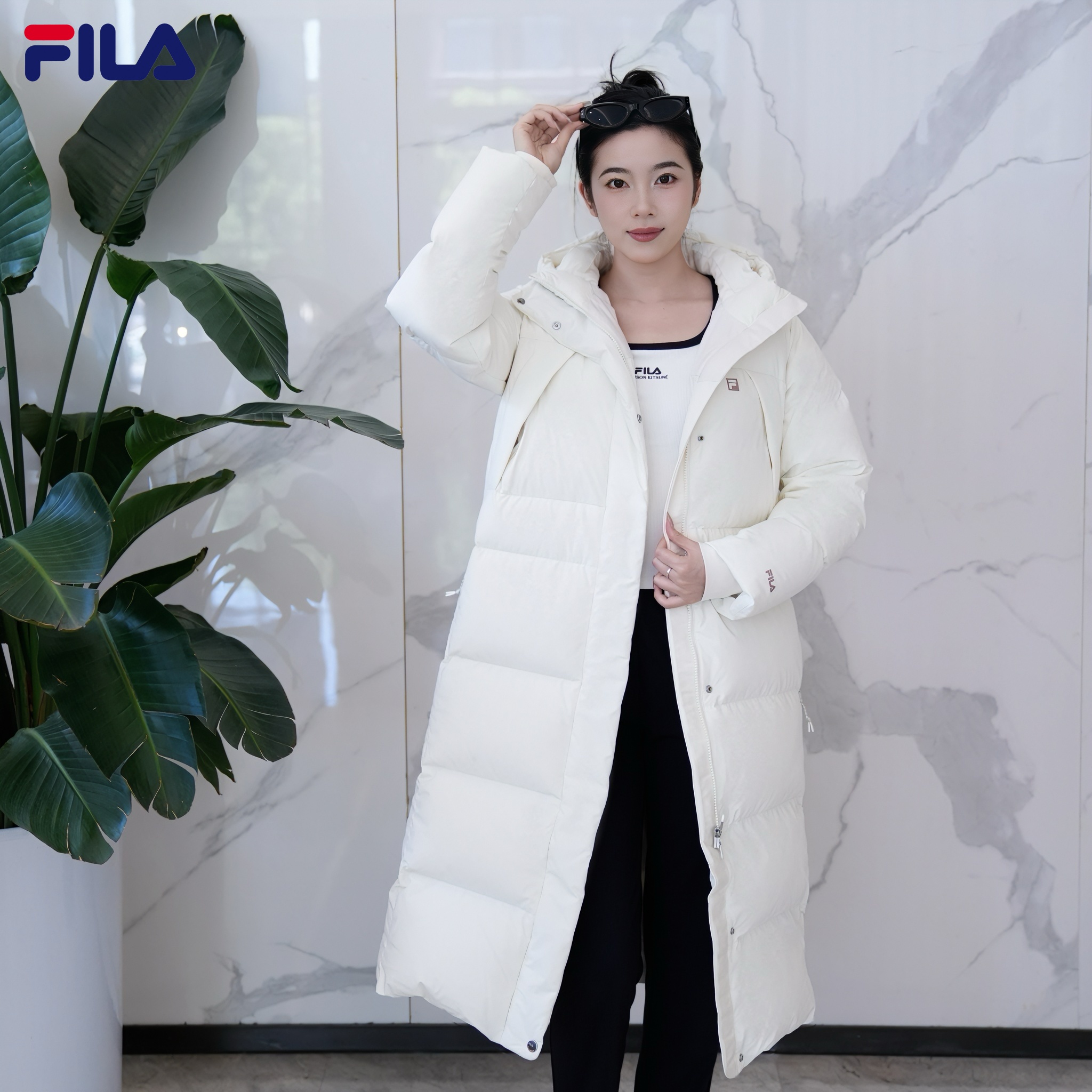 【鹅绒】斐乐女装休闲百搭长款连帽保暖羽绒服厚外套A11W441908F