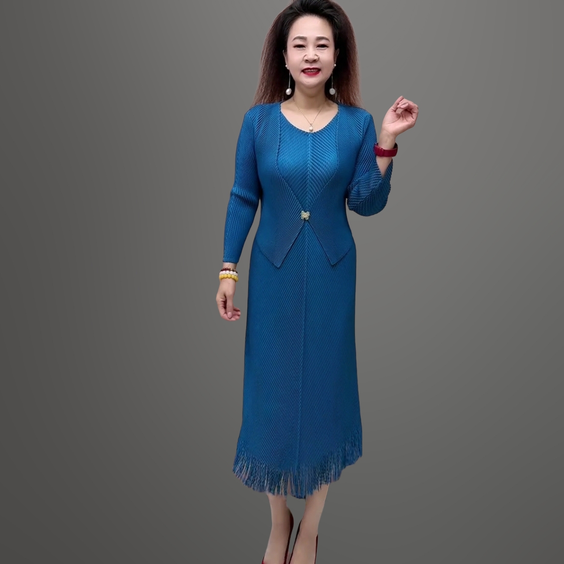 80135显瘦魔术秋季连衣裙新款褶皱连衣裙三宅流苏两件收腰龙鳞假