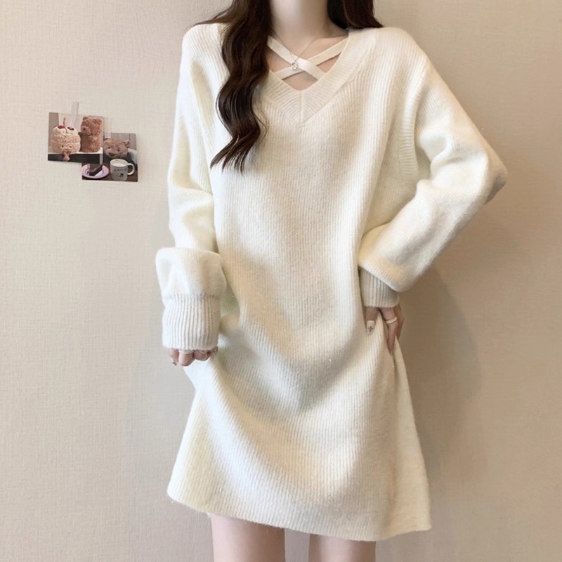韩系宽松V领内搭针织连衣裙女秋冬大码胖mm显瘦遮肚慵懒风毛衣裙