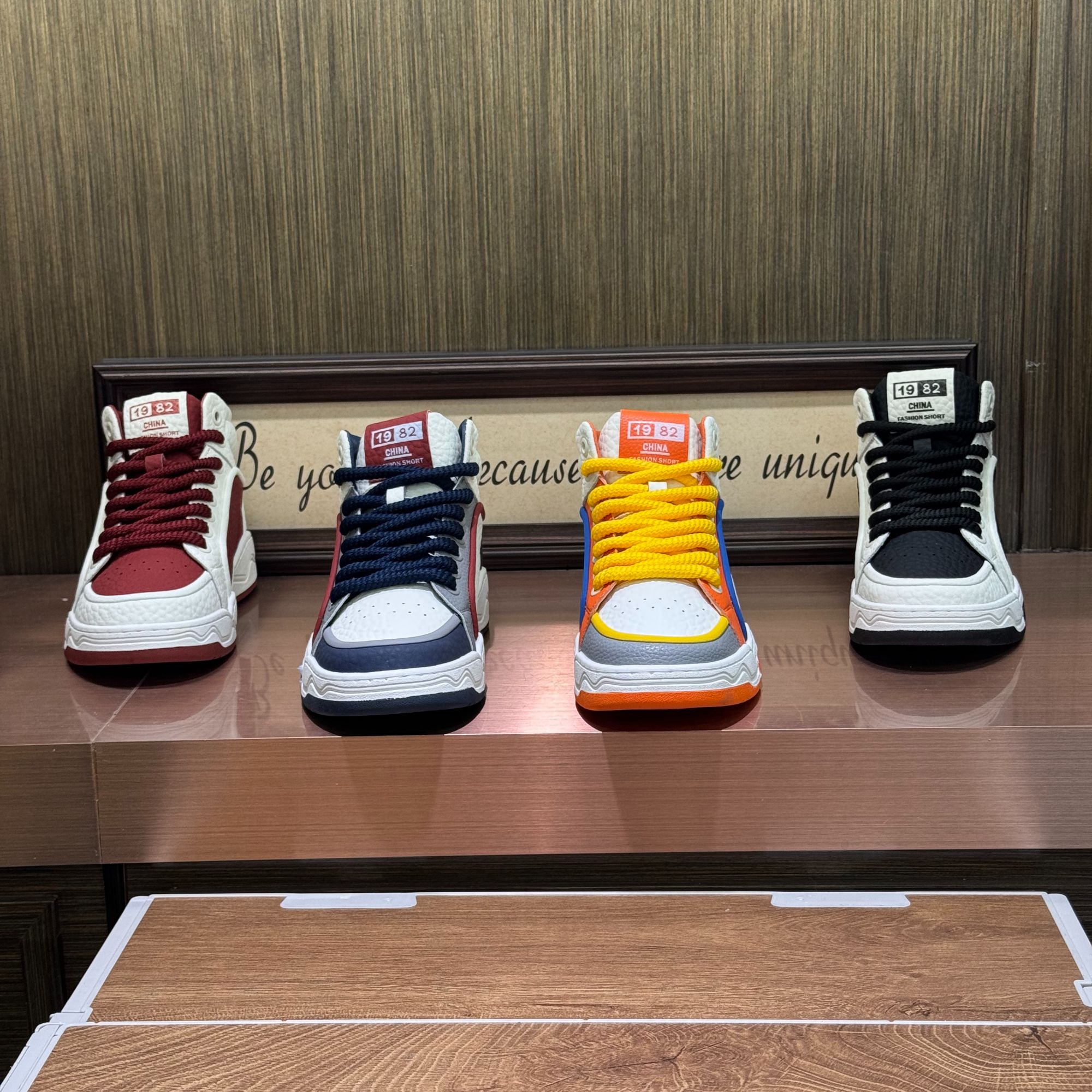 2025秋冬新款男士休闲风户外耐磨运动鞋潮流时尚百搭男鞋四季鞋