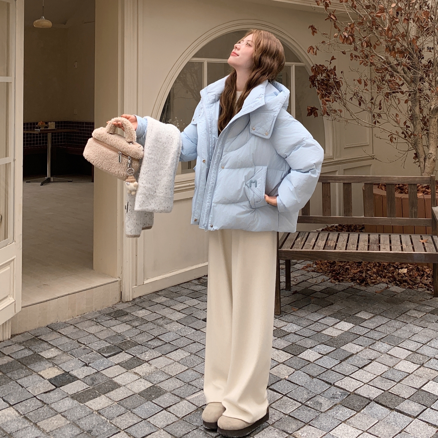 蓝色泡芙连帽羽绒服短款冬季保暖2025新款爆款加厚90白鸭绒外套女