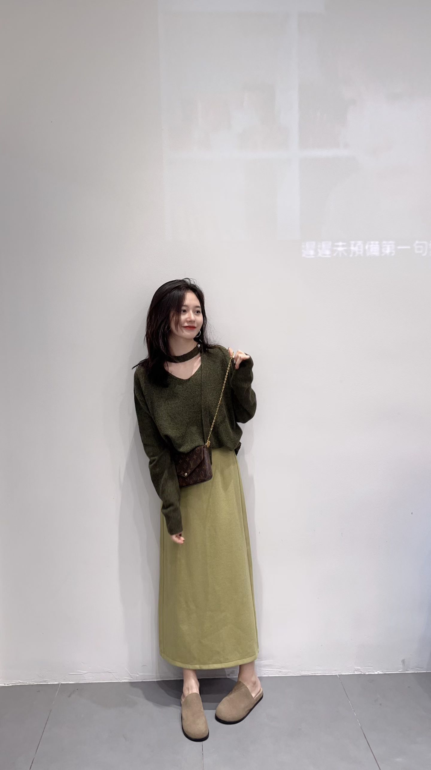 2025秋季新款韩系气质通勤绿色飘带针织衫高腰显瘦半身裙两件套
