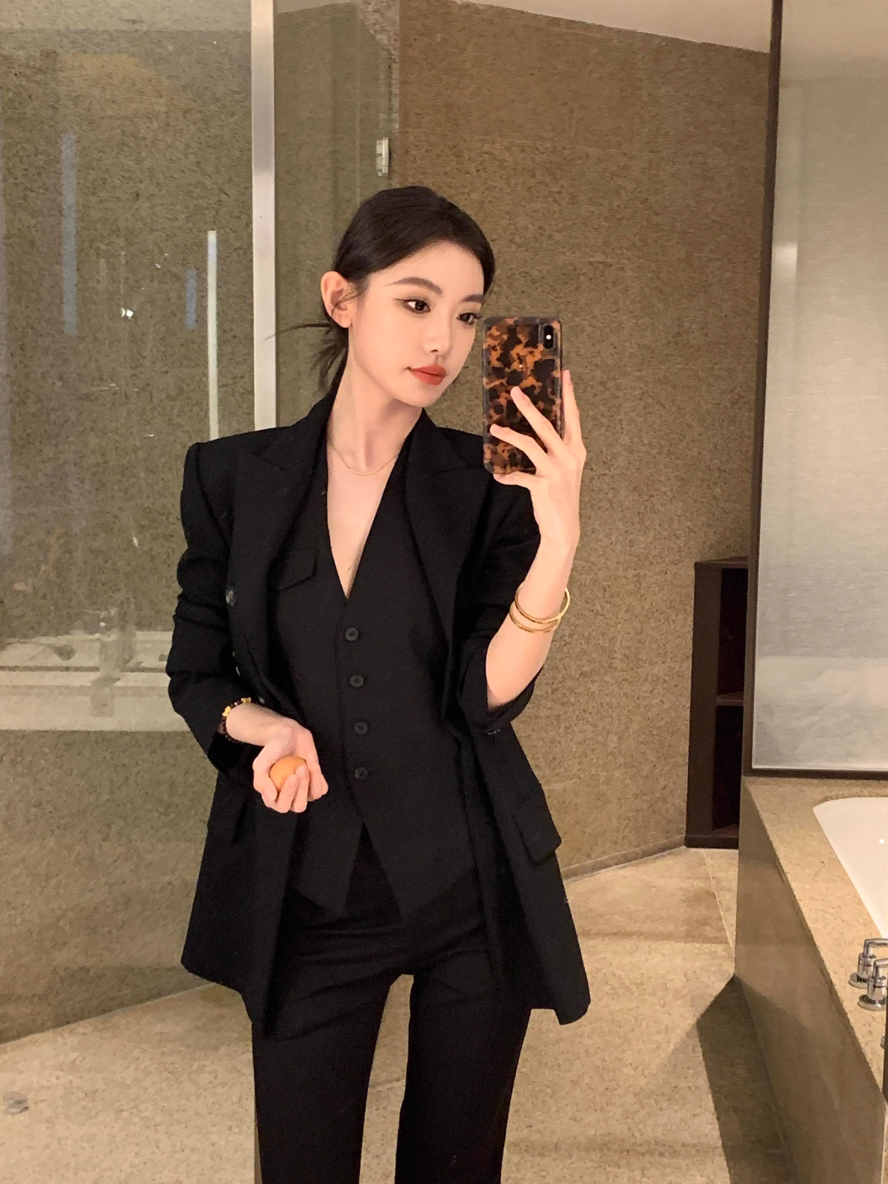 老钱风黑色背心西装微喇裤职业套装高级感盐系开工气质穿搭三件套