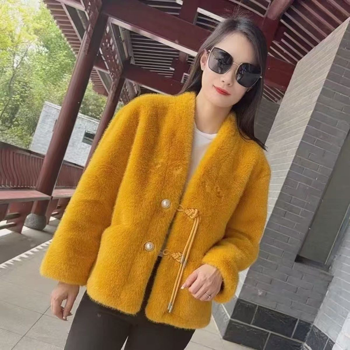 秋冬新款水貂绒皮毛一体V领盘扣国风小个子开衫外套短款