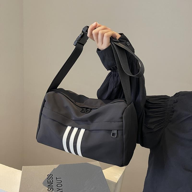 范哲萨休闲大容量牛津布包包女2025新款夏季超火健身包运动包单肩