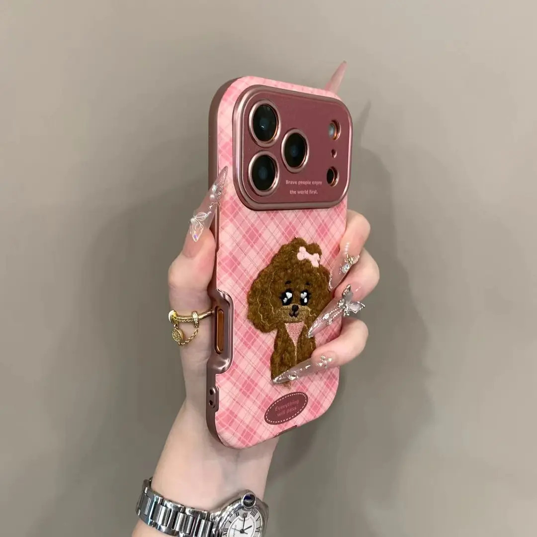 复古格纹毛绒刺绣小狗适用iPhone16promax手机壳15pro时尚14防摔