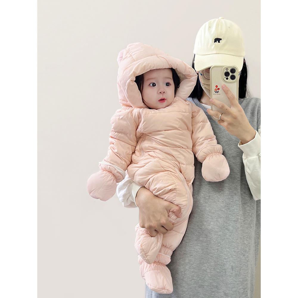婴儿冬装羽绒服连体衣宝宝甜美加厚保暖爬服冬季洋气超萌外出抱服