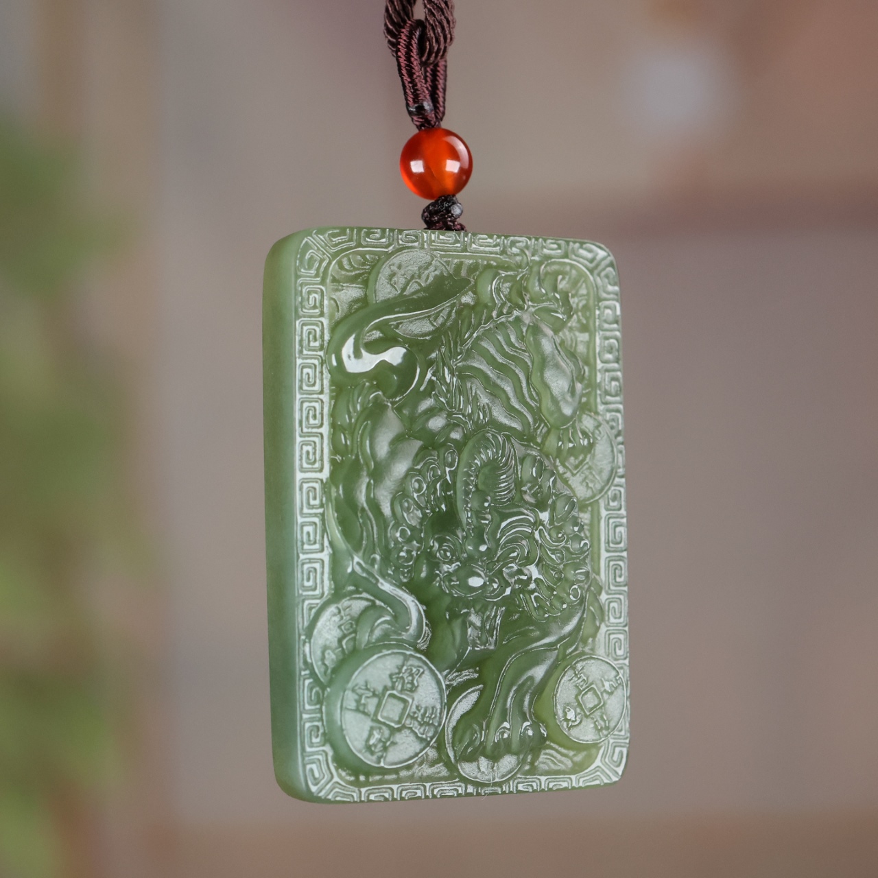 天然和田玉貔貅吊坠男女款湖水绿玉石招财进宝双面精雕挂件