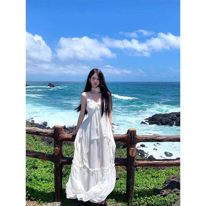 法式小众设计感V领吊带连衣裙女夏季海边度假氛围感旅游拍照长裙