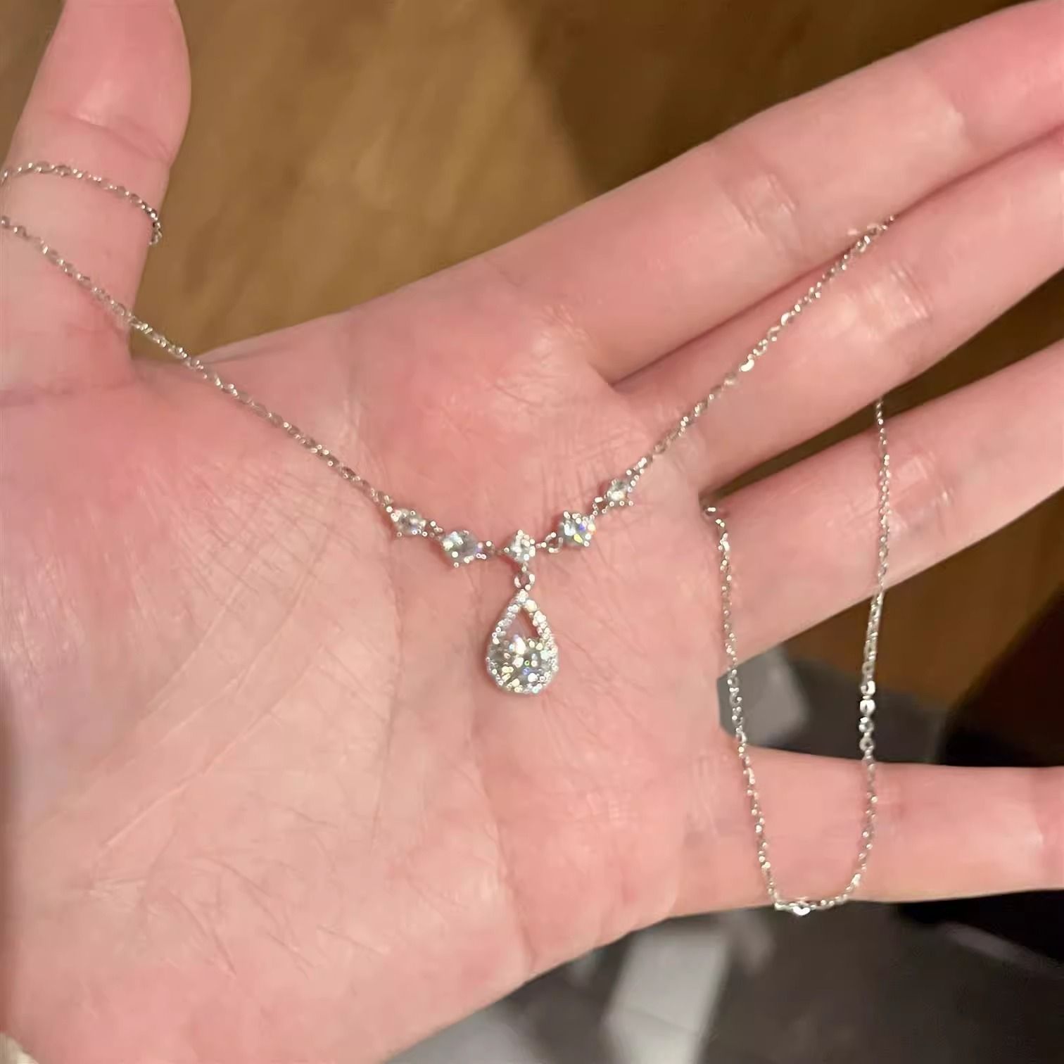 合金项链 超闪甜美水滴项链2025夏季轻奢清冷精致颈链百搭锁骨链