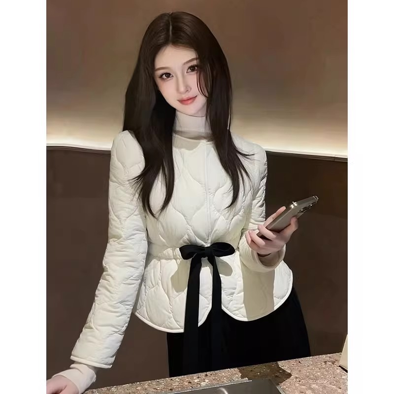 2026秋冬新款今年流行爆款轻薄夹棉白色蝴蝶结收腰棉服外套女冬季