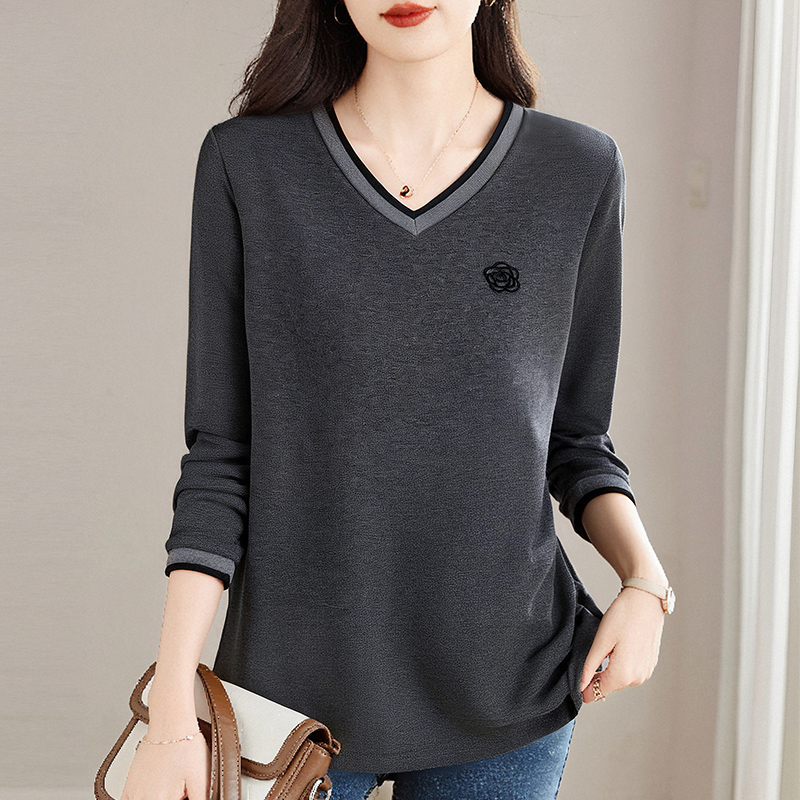 V领长袖t恤女秋季新款大码胖mm宽松刺绣打底衫女士高级减龄上衣