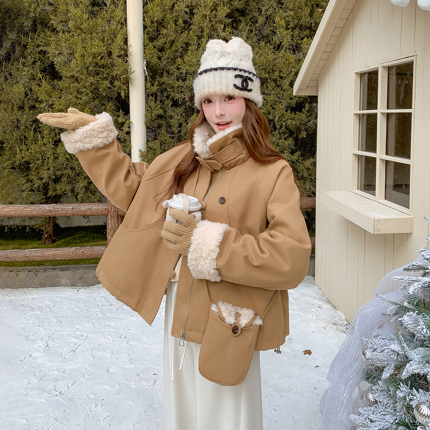 卡其色温柔风文艺加绒麂皮绒外套女2025冬季新款羽绒内衬保暖夹克