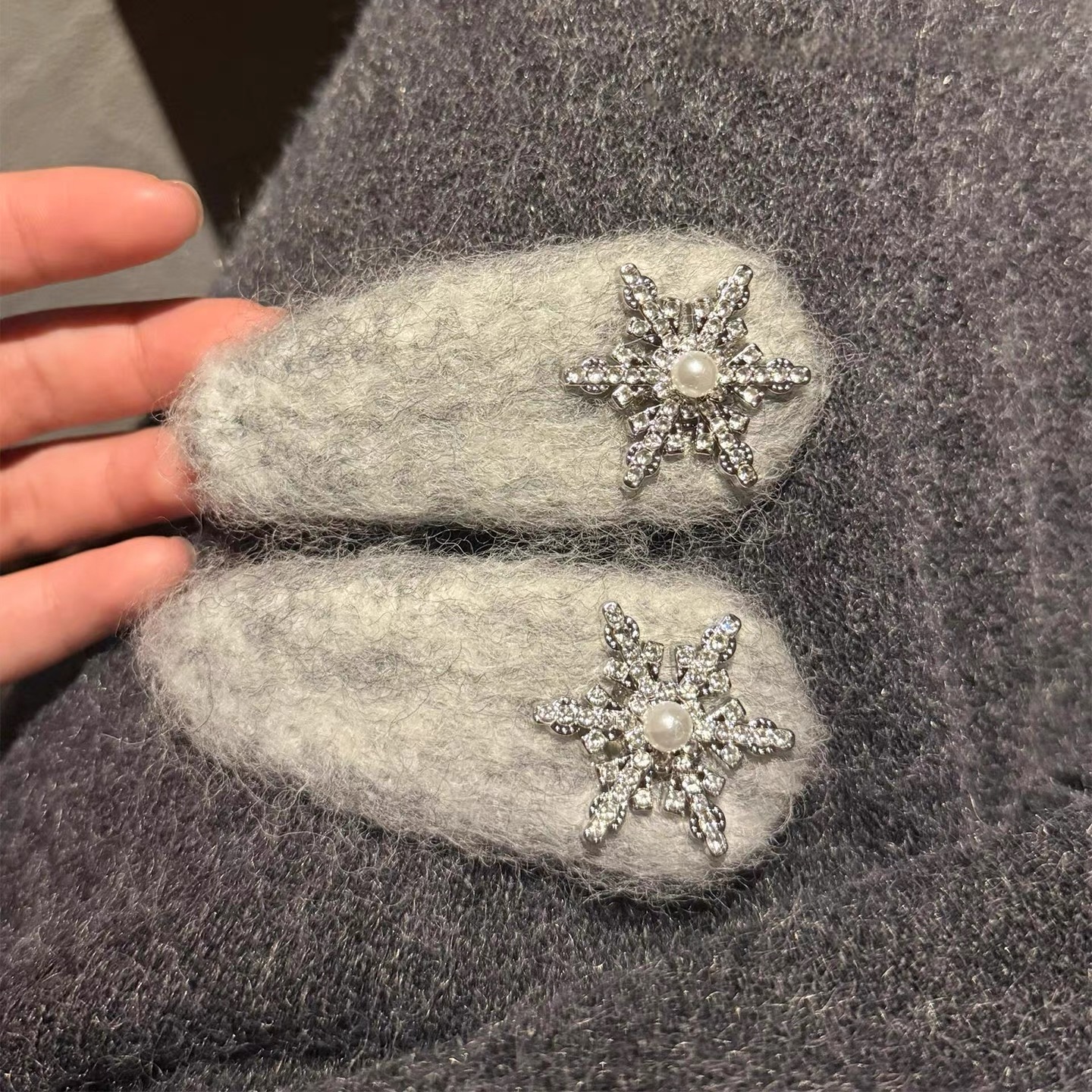 秋冬灰色毛绒绒雪花BB夹发卡女秋冬圣诞氛围感碎发夹子边夹发饰