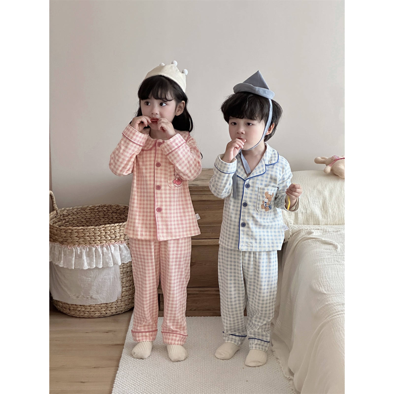 梵米蒂2025儿童秋冬家居服手板印花男女童卡通满印可爱套装0304