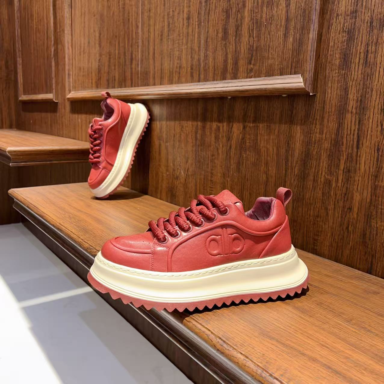 2025秋冬新款潮牌男士运动休闲鞋厚底增高小白鞋软底防滑耐脏男鞋