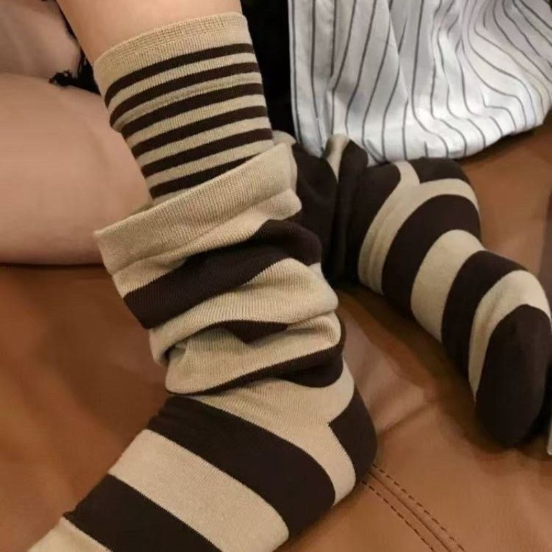 好高级越看越喜欢~假两件的设计←酒红搭配条纹叠穿堆堆袜子好潮qd