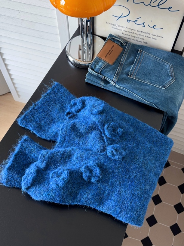 V领花朵薄款针织毛针织衫加绒时尚秋季显白显瘦毛衣软糯新款上衣