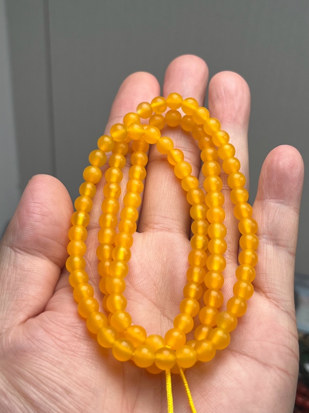 老黄玛瑙满橘皮纹108颗直径6.1mm一条