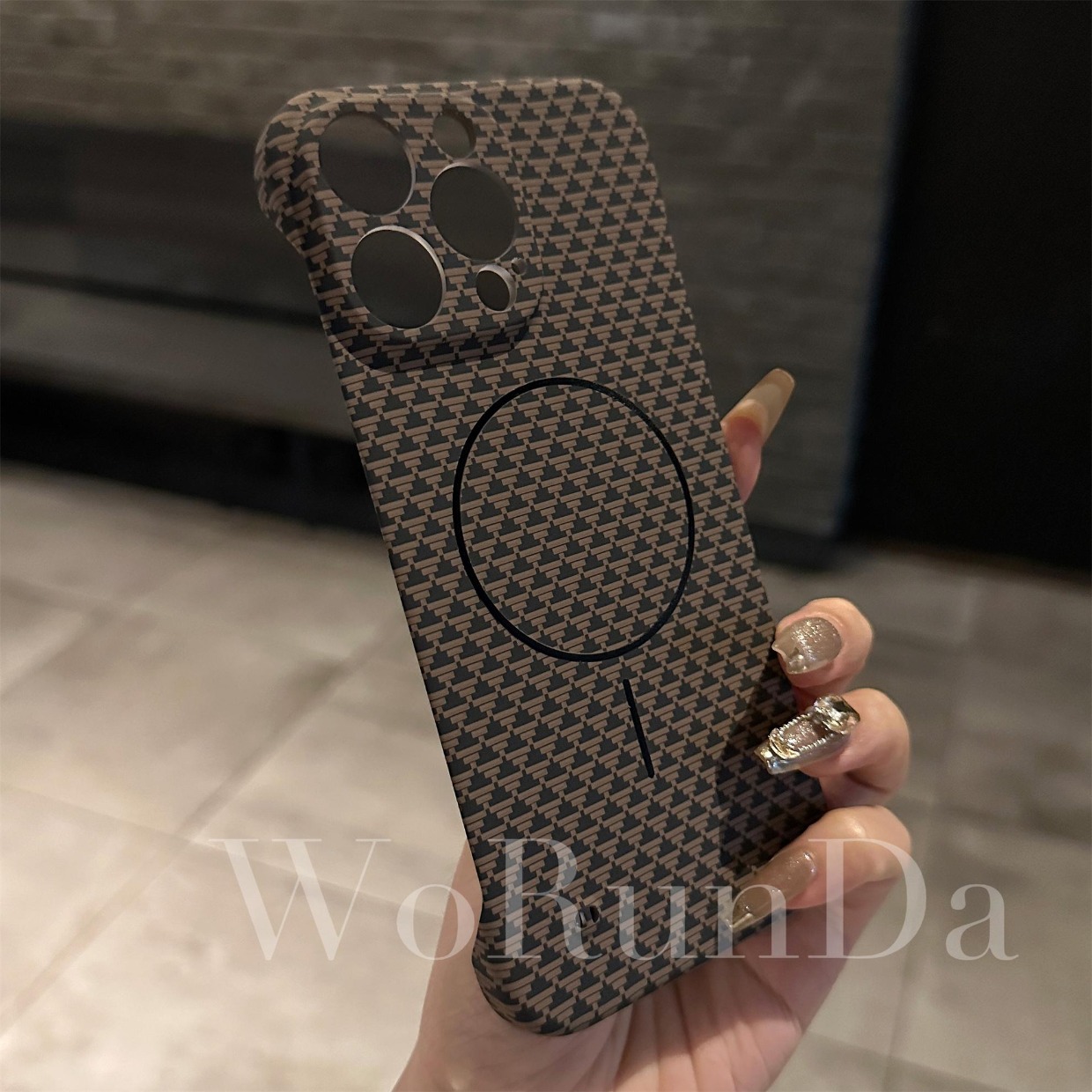 适用iPhone16promax细圈无边框磁吸碳纤纹手机壳苹果15超薄保护套