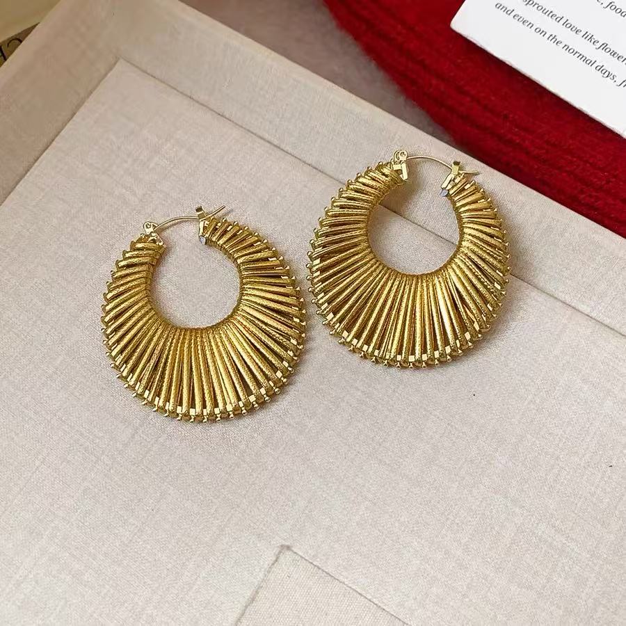 铜合金皮质耳饰 小众设计~时髦ins风复古年代感皮质夸张耳圈耳环