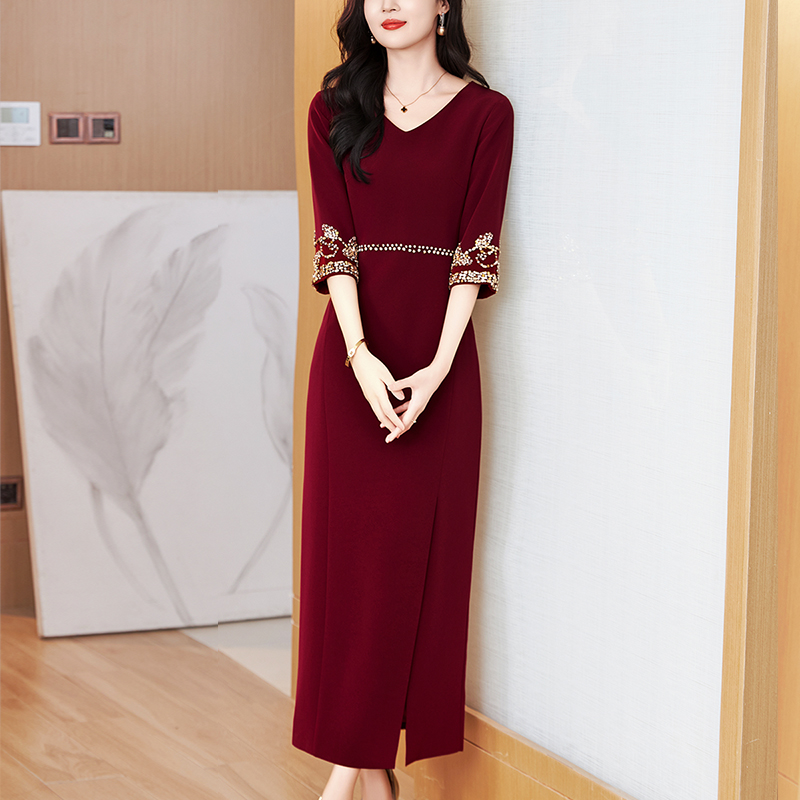 喜婆婆婚宴装连衣裙女2025春秋新款高端轻奢酒红醋酸妈妈装礼服裙