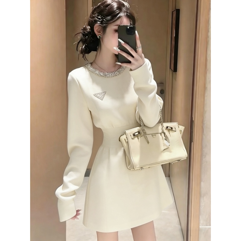 杏色连衣裙巨好看女款秋季2025新款今年流行气质高级感爆款裙子女