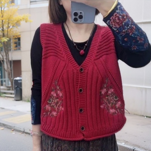 大码针织年马夹绣花2025开衫马甲春秋复古文艺无袖新款薄款镂空衫