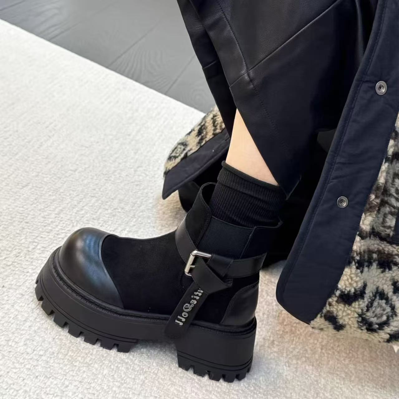 唐小肉常规厚底马丁靴黑色百搭女靴欧若智性风百搭短靴722-1秋冬