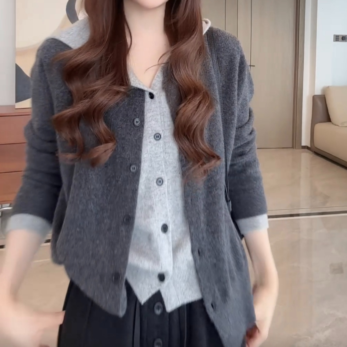 2025年秋冬韩系洋气宽松慵懒风纯色针织衫单排扣假两件连帽毛衣