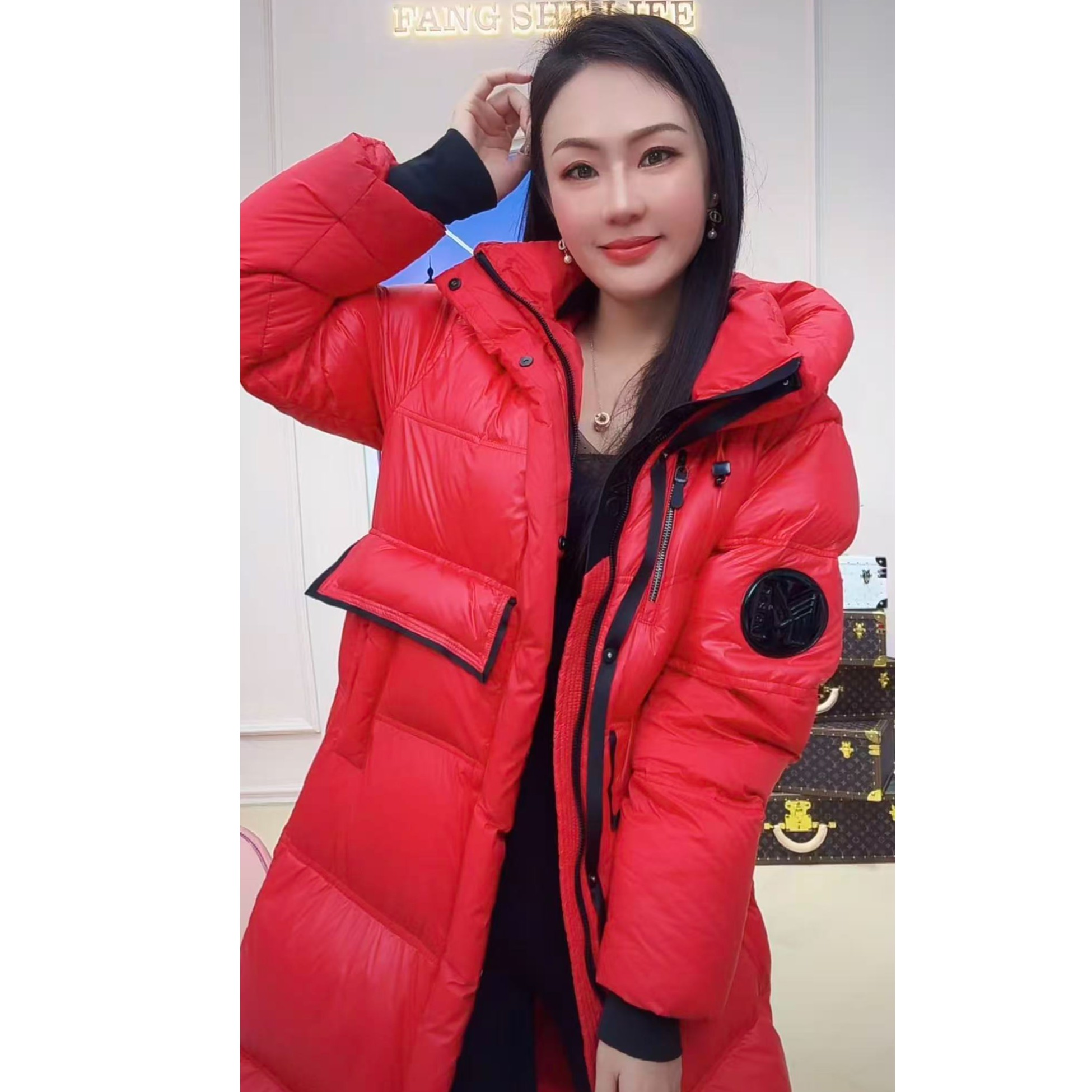 【芳芳惊喜】962时尚保暖连帽羽绒服女冬季新款女款洋气外套