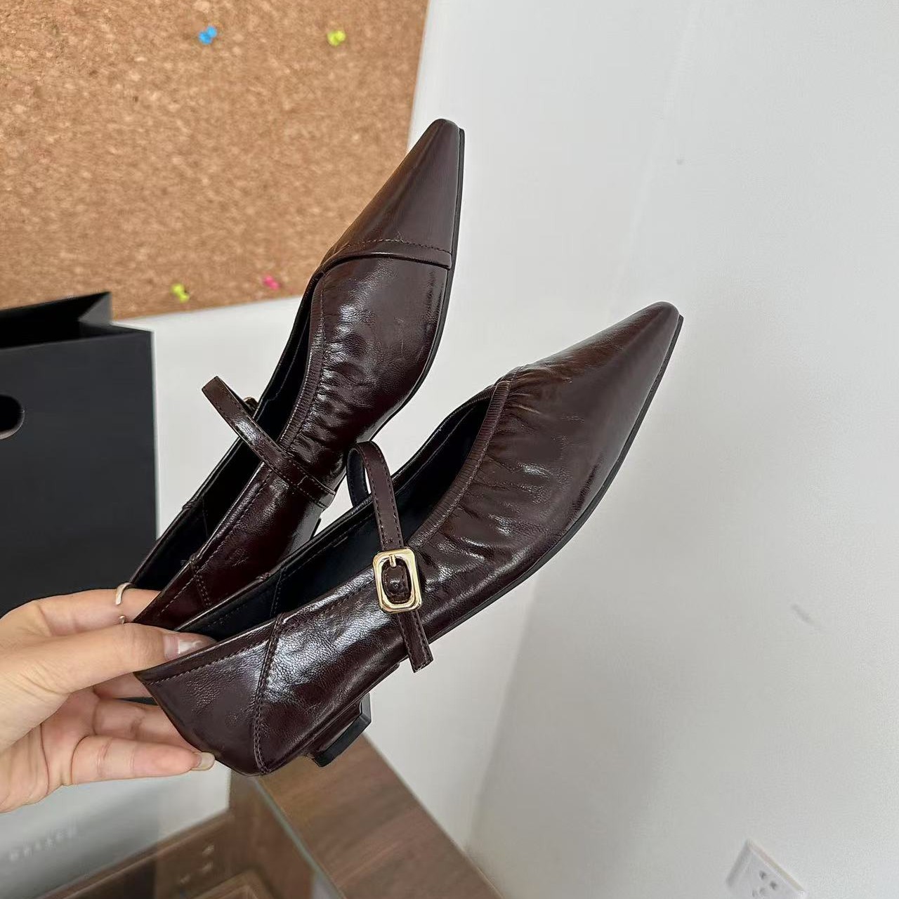 一字扣一脚蹬玛丽珍鞋尖头女鞋浅口单鞋低跟修面真皮百搭