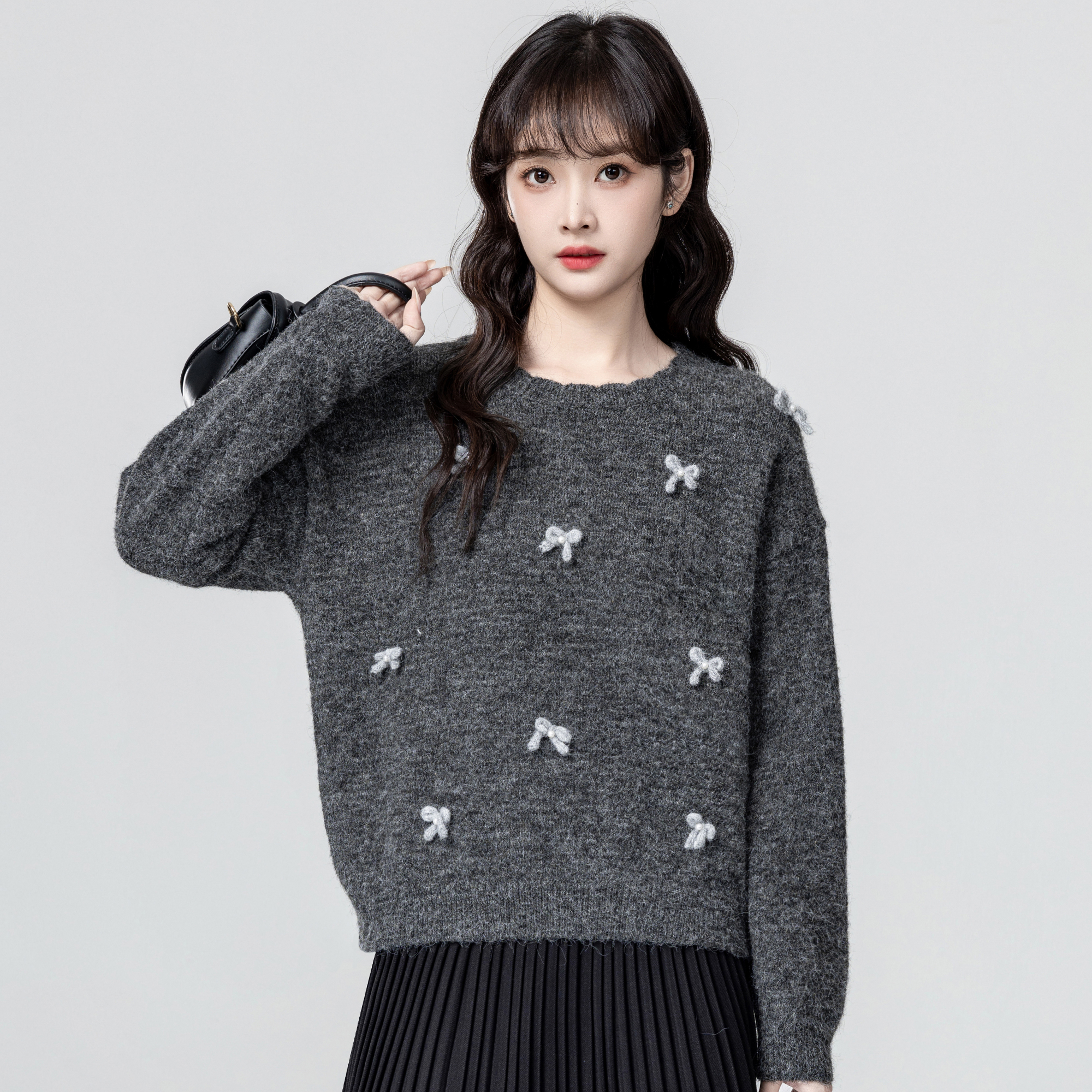 深灰色圆领毛衣女春秋2025秋季新款立体蝴蝶结长袖针织衫套头上衣