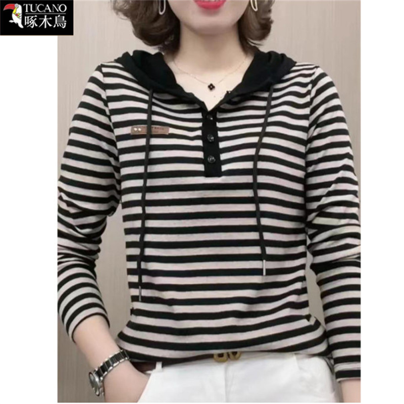啄木鸟2025年新款时尚易搭条纹连帽上衣女秋季简约通勤长袖卫衣潮