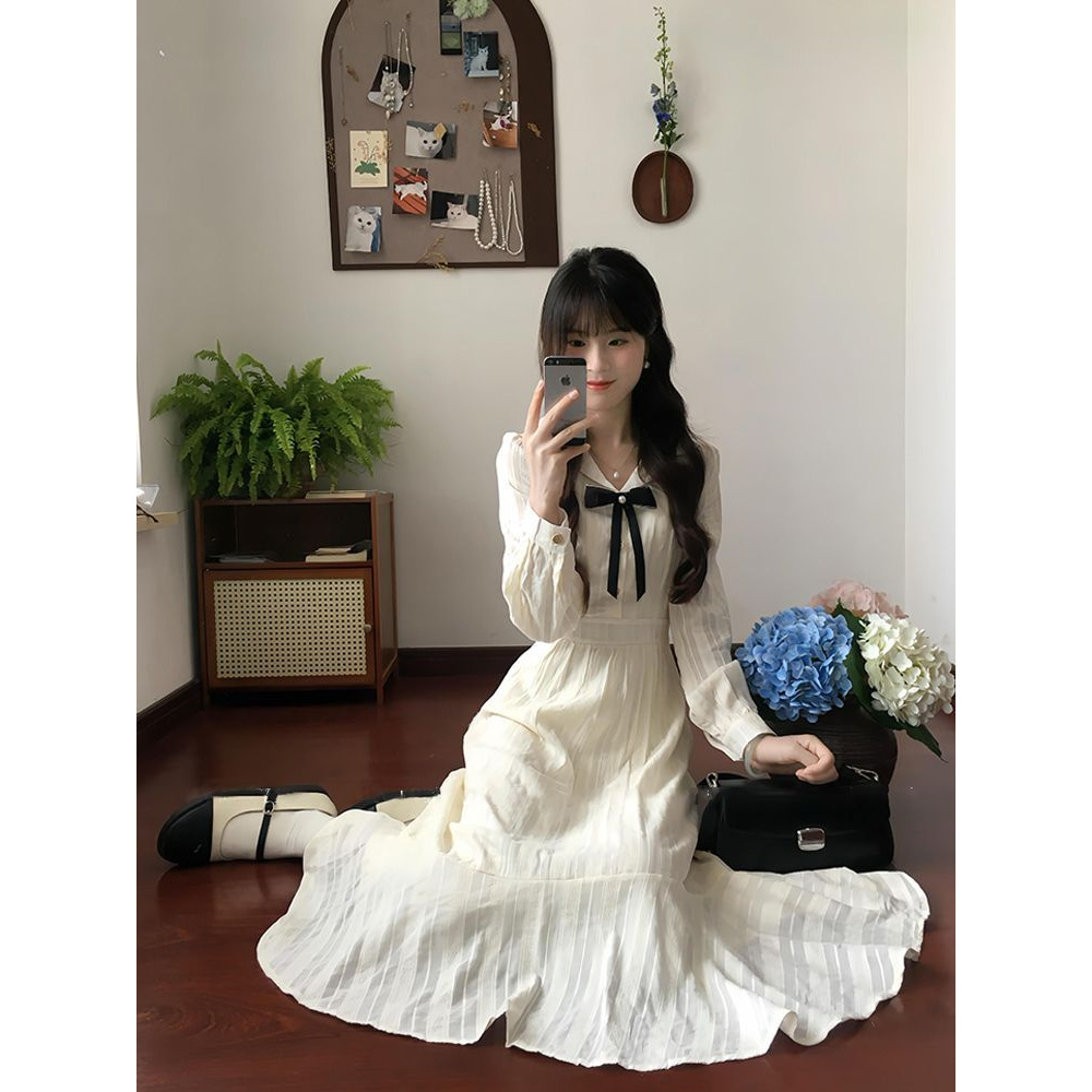 韩系温柔风蝴蝶结杏色长袖连衣裙女秋季气质甜美收腰显瘦A字长裙